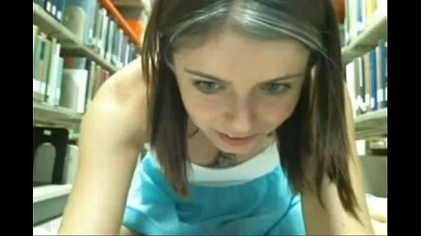 Zobraziť klipy (Horny teen masturbates in the library) Filmy