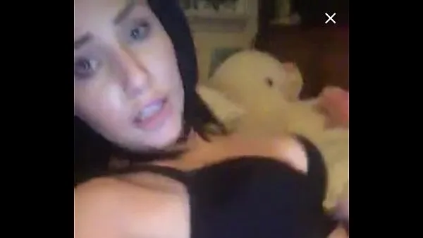 Zobraziť klipy (Cam girl on periscope twerking) Filmy