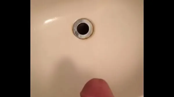 Pissing in the sink. (First video Klip Filmi göster