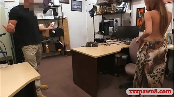 Visa Crazy latin bitch drilled by pawn keeper in his office klipp filmer