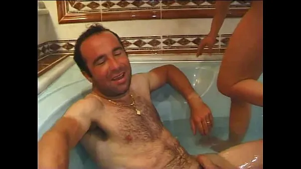 Prikaži Sex in the bathtub for this hot chick posnetkov filmov