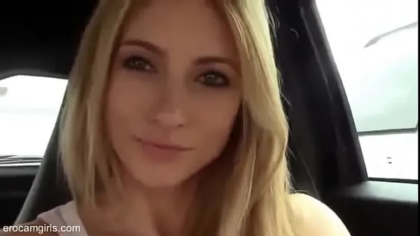 Afficher Blondy fille chaude devenue sauvage et se masturber dans la voiture clips Films