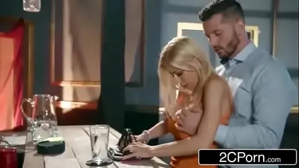 Mostrar Esposa sucia engaña con el barman - Alexis Fawx clips de películas