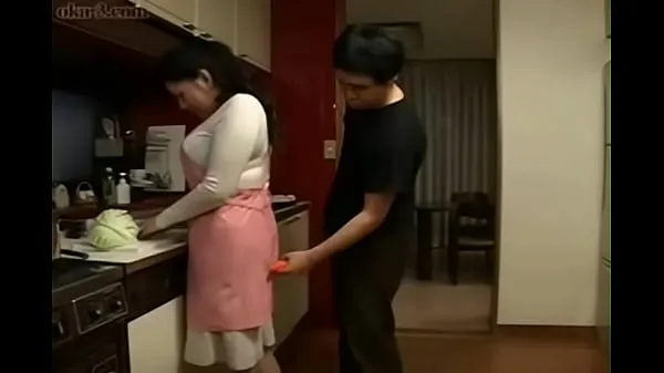 显示Japanese Step Mom and Son in Kitchen Fun个剪辑电影