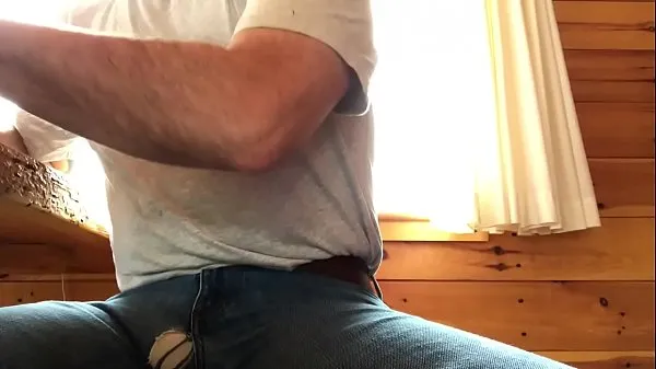 عرض Huge hole in his jeans. Hot as fuck big bulge مقاطع أفلام