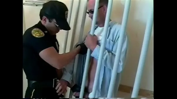 Zobraziť klipy (Sexy prisoner gets fucked hard by horny stud after sucking his dick) Filmy