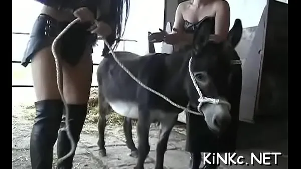 Sexy girls enjoying themselves riding on Klip Filmi göster