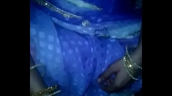 Vis Desi Village Wife Lalita Singh Showing Boobs & Handjob Hubby’s Cock klipp Filmer