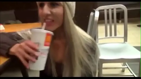 Mostra Cummed sulla mia ragazza faccia a McDonalds clip Film