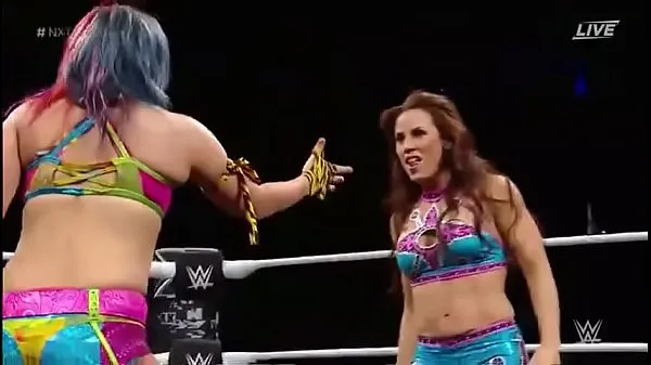 Tampilkan klip Asuka vs Mickie James NXT Film