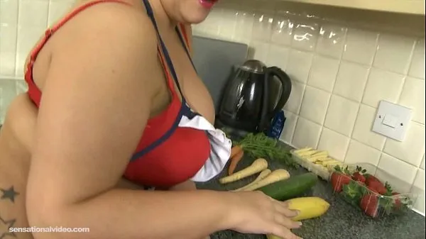 Mostrar Regordeta británica milf deepthroats vegetales clips de películas