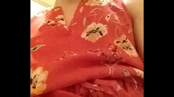 Mostrar SissyToes mostrando un pequeño clítoris en su bonito vestido clips de películas