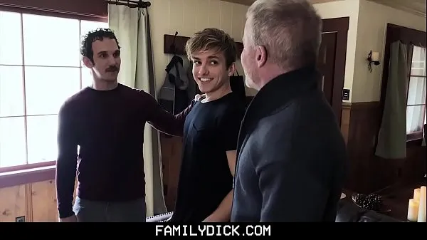 Mostrar Twink lindo es arado por su padrastro y padrastro clips de películas