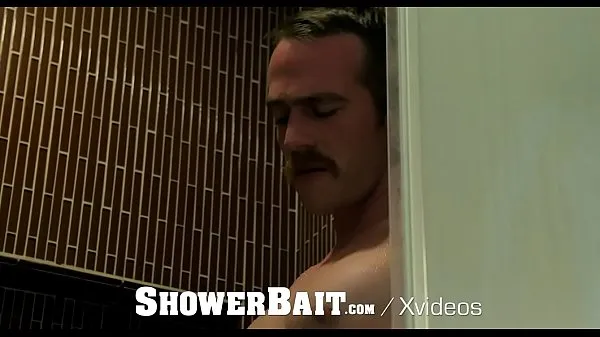 Mostrar ShowerBait Mojado Polla Grande Ducha Golpeando clips de películas