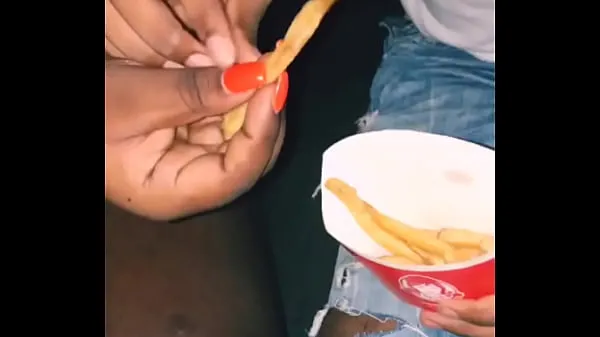 Εμφάνιση Lilmar Dips French Fry in a Fat Bitch Pussy Juice κλιπ Ταινιών