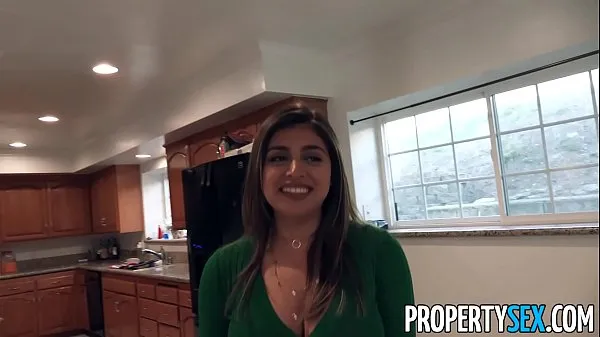 显示PropertySex Horny wife with big tits cheats on her husband with real estate agent个剪辑电影