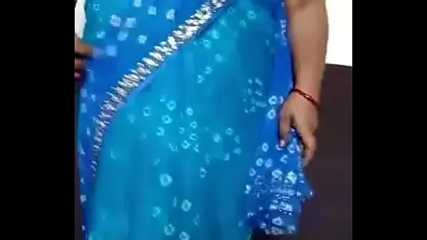 Visa Indian woman stripping saree klipp filmer