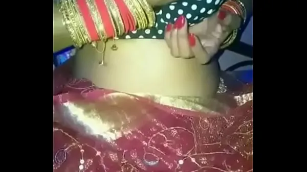 Afficher Une mariée nouvellement mariée a fait une vidéo sale de l'audio en hindi pour son mari clips Films