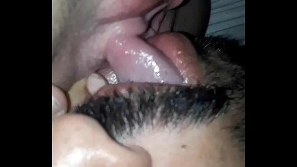 Mostrar Jovencita recibiendo una mamada en su pepeka con piercing en la lengua clips de películas