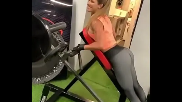 Visa lucila vit in tight lycra marking butt klipp filmer