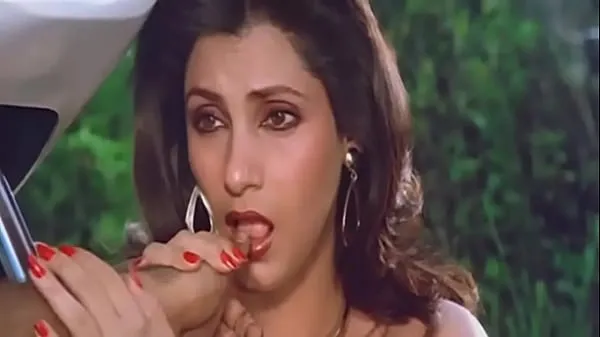 Mostrar Atriz indiana sexy Dimple Kapadia chupando o polegar com desejo como um galo clipes Filmes