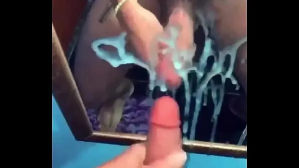 Prikaži Boy cumming a lot in the mirror with his huge cock posnetkov filmov