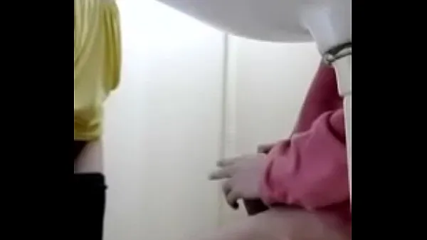 Vis Escape to the bathroom when our parents nap klip Film