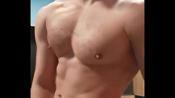 Zobraziť klipy (Gym locker rooms and muscle boy) Filmy