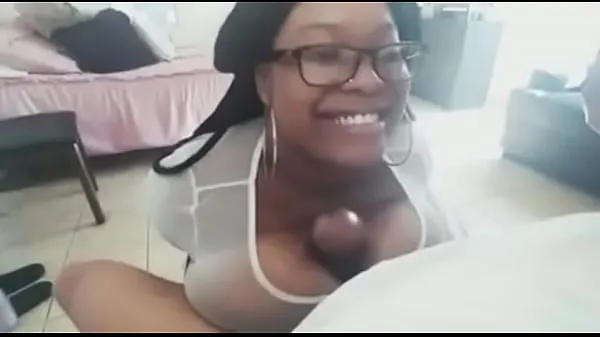 Tampilkan klip Huge ebony tits made him cum in 3secs Film
