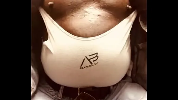 显示Big Black Pecs & Belly个剪辑电影