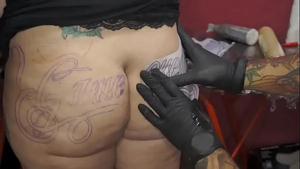 Mostrar Haciendo mi nueva tatuaje en el culo clips de películas