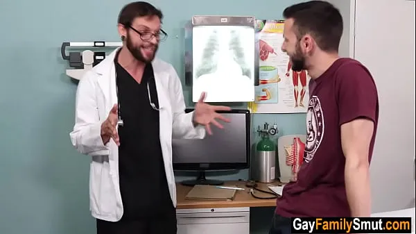 عرض Doctor gay examina el culo de su primo مقاطع أفلام