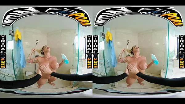 Hiển thị Busty Blonde MILF Robbin Banx Seduces Step Son In Shower clip Phim