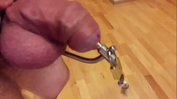 Zobrazit klipy (celkem Male urethral chastity with small bullet plug inside first) Filmy