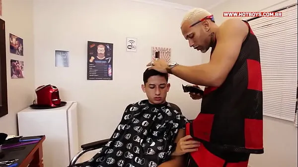 Barber hat es mir mit Haargel in den Arsch gesteckt Clips Filme anzeigen