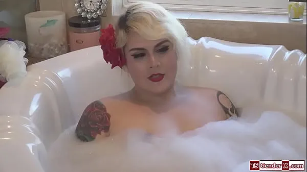 Prikaži Trans stepmom Isabella Sorrenti anal fucks stepson posnetkov filmov