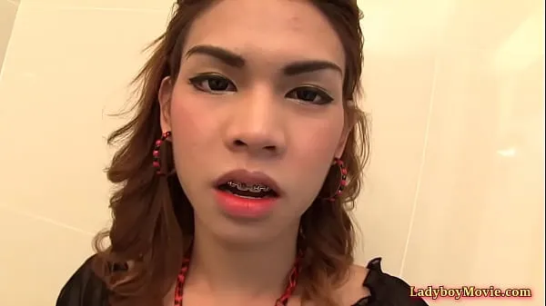 Thai tranny Kitty cleans her ass inside, inserts a buttplug and jerks off 클립 영화 표시