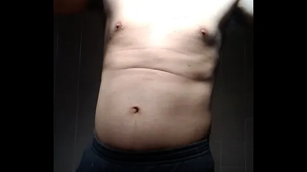 shirtless man showing off Clips Filme anzeigen