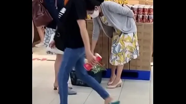 2 vietnamese upskirt in the mall 클립 영화 표시