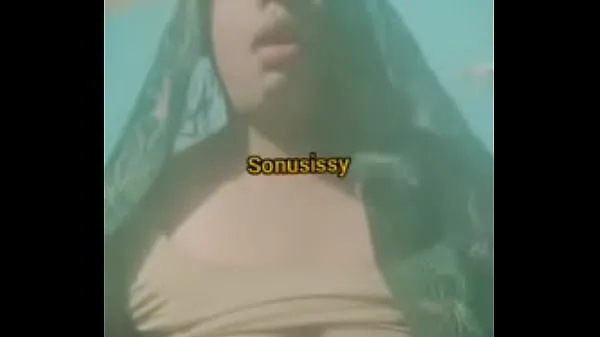 Tampilkan klip Hot sonu play with boobs Film