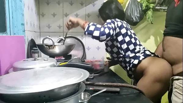 The maid who came from the village did not have any leaves, so the owner took advantage of that and fucked the maid (Hindi Clear Audio क्लिप फ़िल्में दिखाएँ