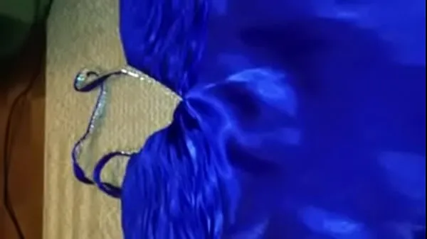 Prikaži Hot Blue Satin Prom Dress posnetkov filmov