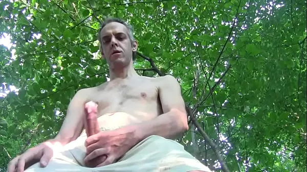 Visa I am discovered by strangers while jerking my cock, shirtless, in the public park klipp filmer