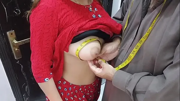 显示Desi indian Village Wife,s Ass Hole Fucked By Tailor In Exchange Of Her Clothes Stitching Charges Very Hot Clear Hindi Voice个剪辑电影