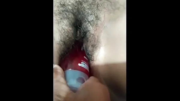 Zobraziť klipy (Sticking a bottle of lube in my pussy) Filmy