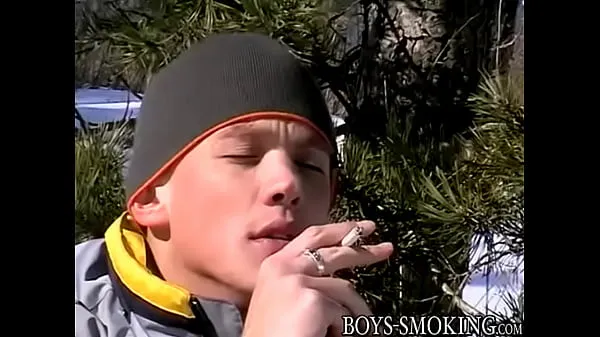 Tunjukkan Athletic amateur cigars and jerks off dick outdoor klip Filem