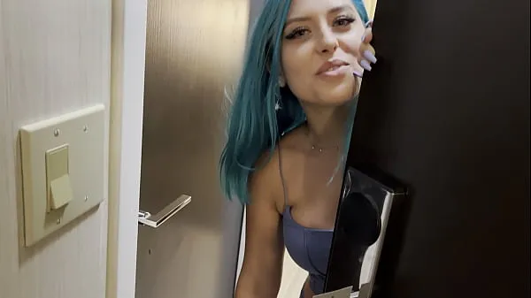 Casting Curvy: Blue Hair Thick Porn Star BEGS to Fuck Delivery Guy 클립 영화 표시
