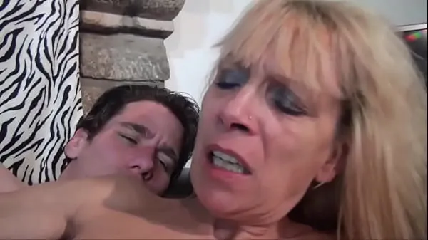 Busty cougar mom gets her ass nailed klip megjelenítése Filmek