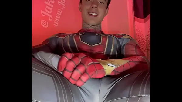 Zobrazit klipy (celkem Jakipz Strokes His Massive Cock In Super Hero Costumes Before Shooting A Huge Load) Filmy