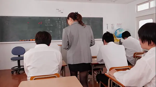 Afficher L'enseignante mariée Reiko Iwai est 10 fois plus mouillée dans une classe Climax où elle ne peut pas parler clips Films